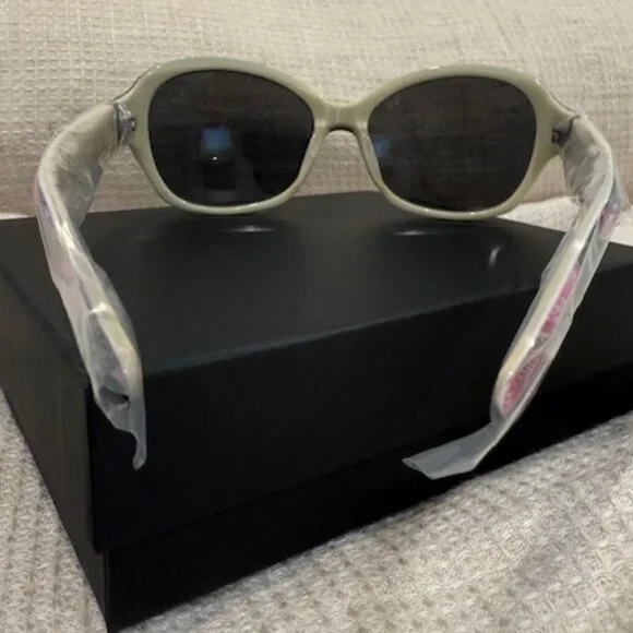 New-Unworn VERA BRADLEY 56mm Round Sunglasses -Floral - Picture 9 of 11